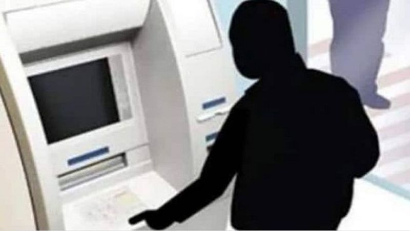 davanagere man who arrested cheating senior citizens in ATM gow