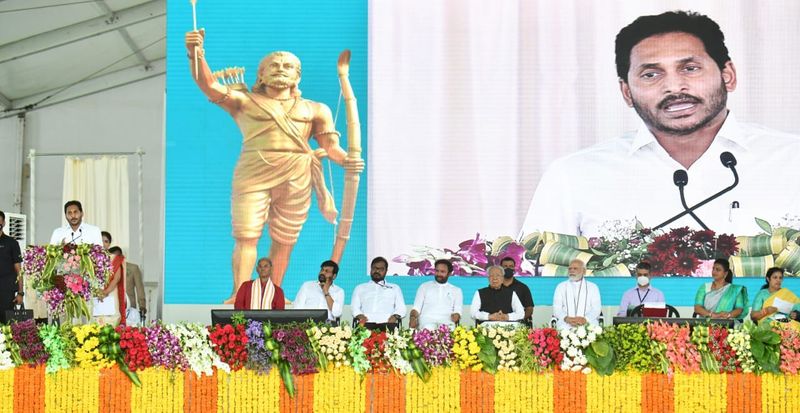 PM Modi unveils 30 ft statue of freedom fighter Alluri Sitarama Raju in Andhra Pradesh pod