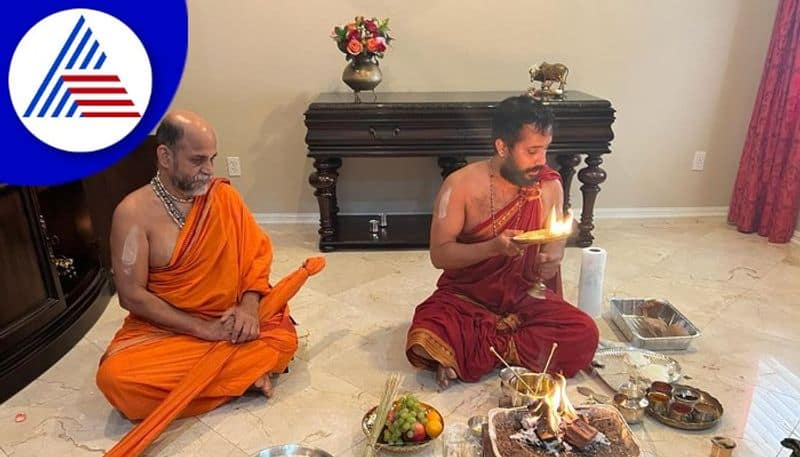 Udupi puttige swamiji held Mudradharana rituals in Austin at USA gow