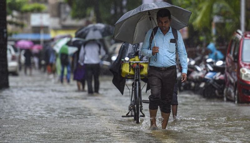 Heavy rainfall lashes in Hyderabad 