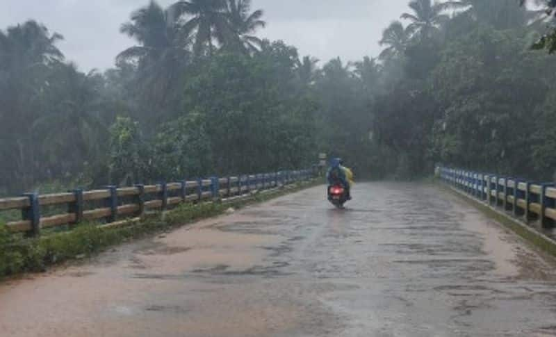 Continued heavy rain; Tourists suffer in Ooty