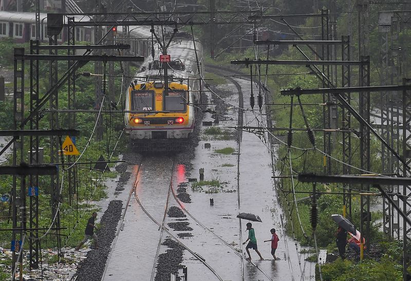 Weather alert! IMD issues orange alert for heavy rain in Mumbai, Thane, Palghar; all you need to know AJR