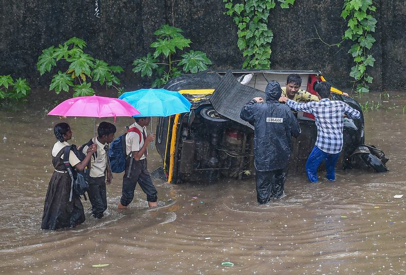 Heavy rain red alert in Mumbai city daily life disrupted after 30 cm rain in 6 hours akb