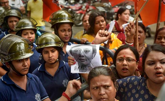 कंट्रोवर्सी के बाद फिर झुका ट्विटर, लीना का 'काली' पोस्टर वाला ट्वीट हटाया, जानें कब-कब हुआ ऐसा