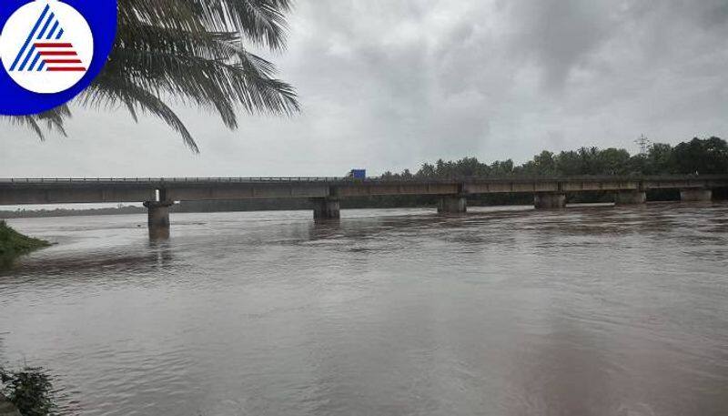 heavy rainfall in Kaup beach Udupi Residents in Flood Threat hls 