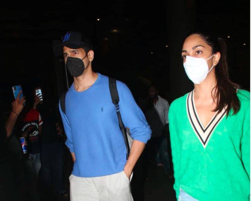 Kiara Advani and Sidharth Malhotra Spotted Together at Airport hls