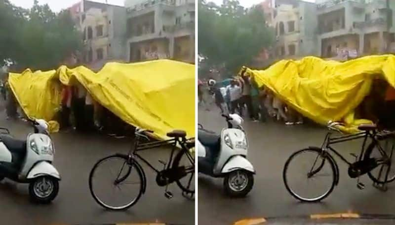 Watch Wedding procession's jugaad to battle rain, leaves internet in splits-tgy