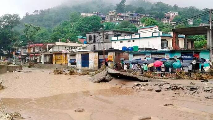 आखिर क्या होता है बादल का फटना? जानें क्यों अमरनाथ गुफा के पास ही हुआ ये भीषण हादसा