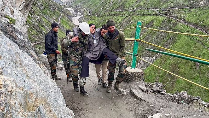 Amarnath Cloudburst IAF Continues Rescue Ops Amid Inclement Weather 16 Dead