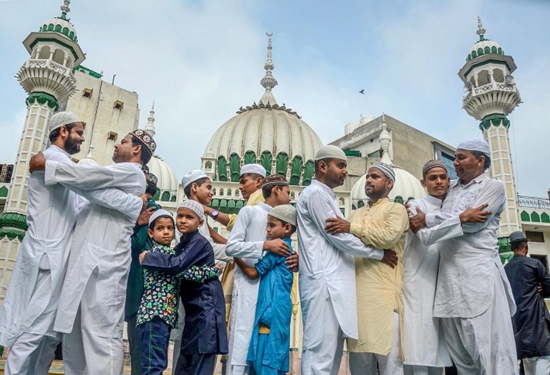 Eid 2023: 7 ways to celebrate Eid Ul-Fitr with friends and family  RBA