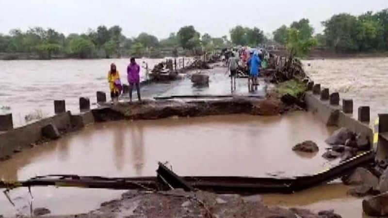 People are suffering due to continuous heavy rains in Telangana 