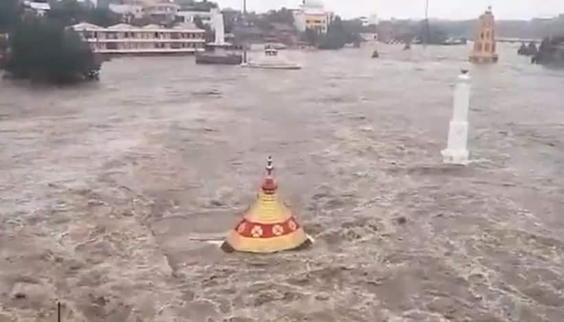 Maharashtra's Nashik receives heavy rain; temples submerge as Godavari river overflow  