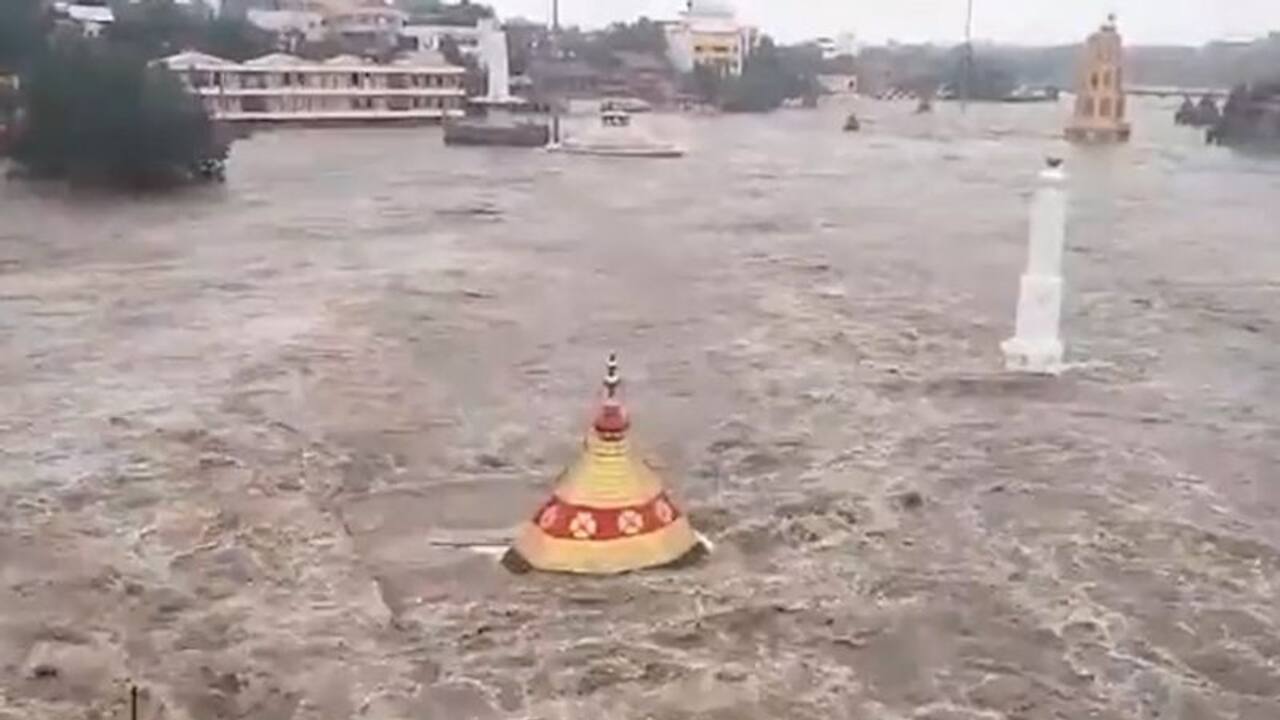 Maharashtra's Nashik receives heavy rain; temples submerge as Godavari river overflow  