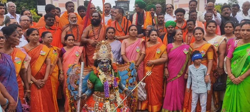 Vishwakarma Sheers and Leaders Protest against insult to Kali devi in Davanagere san