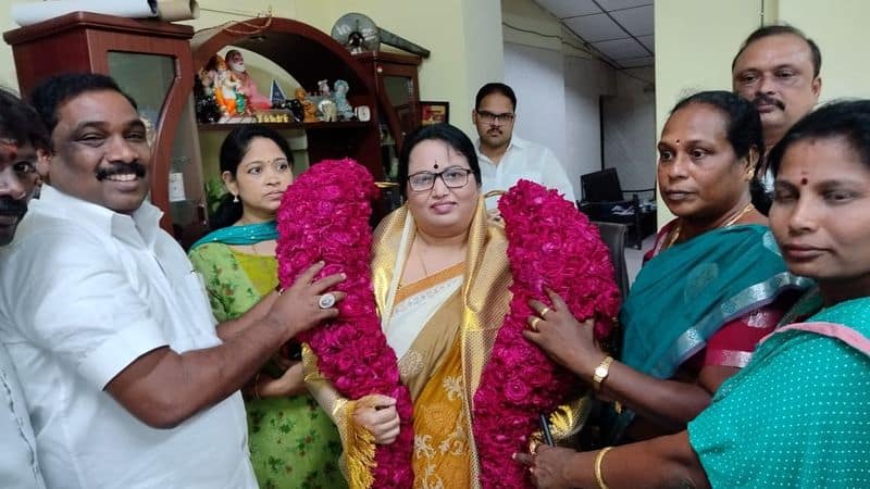 Mannin Myndars party has requested Jayalalitha daughter to join politics