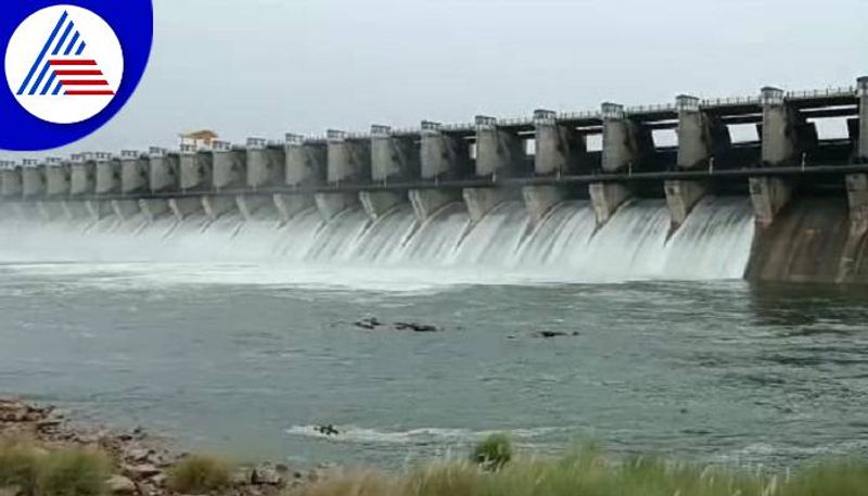 high alert on the banks of Krishna River due to 3 lakh cusecs of water released from almatti dam grg