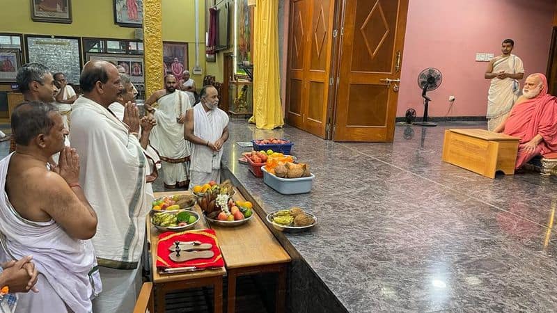 People And Politicians Offers Pooja For Stop Rain In Chikkamagaluru rbj