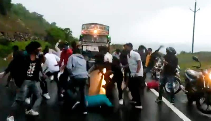 Watch Bikers perform 'Nagin' dance on the road to truck's unique horn-tgy