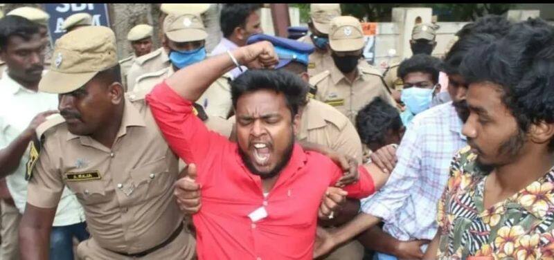 Black flag protest against the governor..  outside Madurai Kamaraj University.