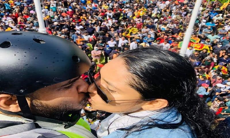 couple share their love in between srilanka protest gone viral