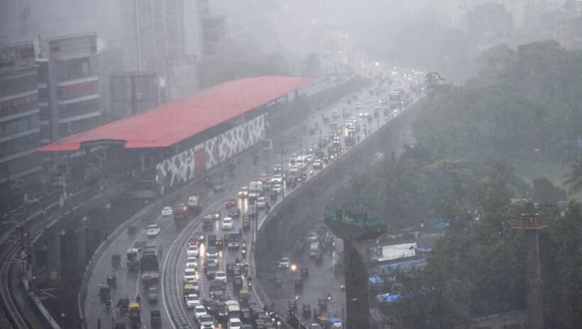 IMD predicts heavy rainfall in Mumbai for next 24 hours, issues red alert for various districts