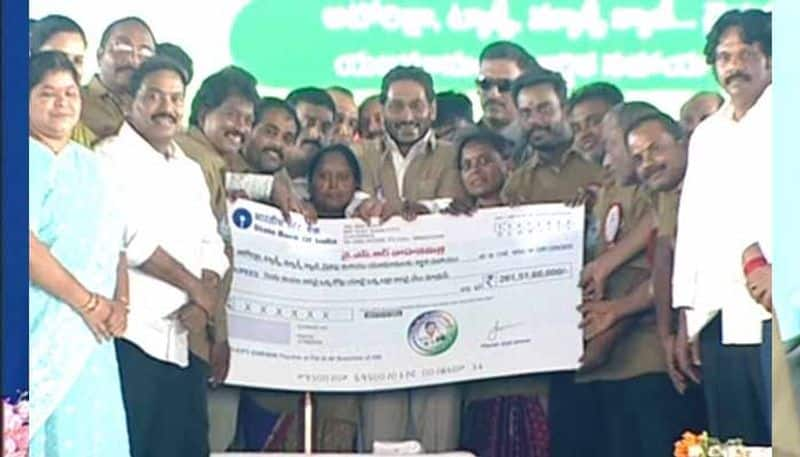 YS Jagan  releases YSR Vahana Mitra Funds in Visakhapatnam