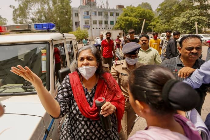 तीस्ता सीतलवाड़ पर चौंकाने वाली SIT रिपोर्ट: राज्यसभा जाने की तमन्ना, अहमद पटेल से मिले पैसे, लाखों का खेल