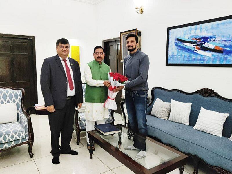 Vikranth Rona promotions kiccha Sudeep meets prahlad joshi at Delhi hls 