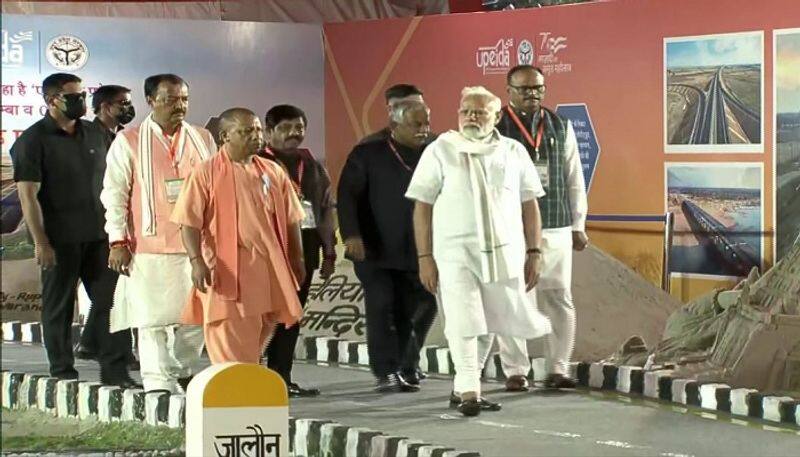 PM Narendra Modi inaugurates 296 Km of Bundelkhand Expressway in UttarPradesh