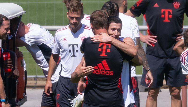 football First look pictures Barcelona-bound robert Lewandowski bids farewell to Bayern Munich coach, teammates snt