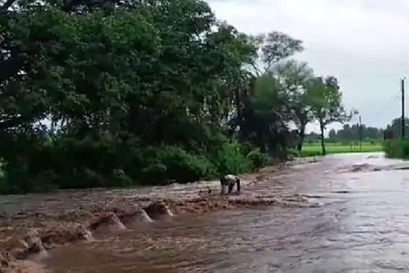 Without Bridge Shiggavi Farmers Plight in Rainy Season hls 