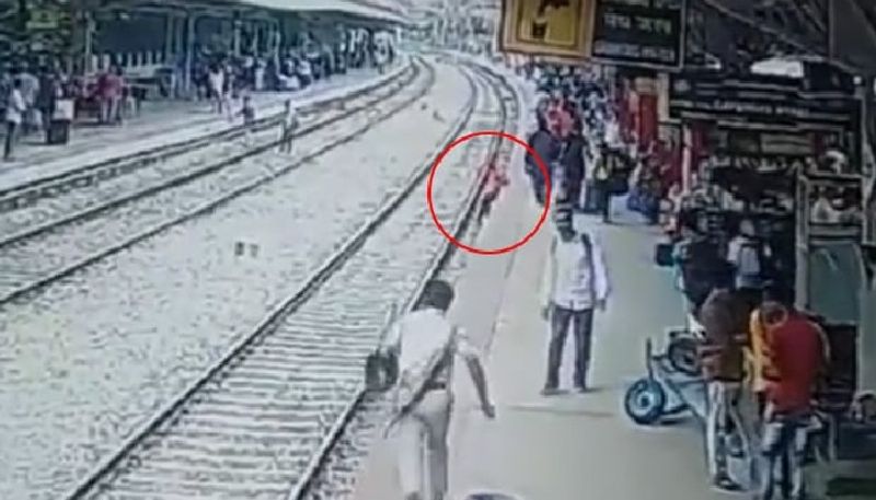 passengers narrow escape from train accident 