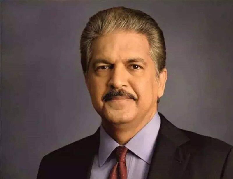 indian independence day 2022 anand mahindra shares elderly couple hoisting national flag ash