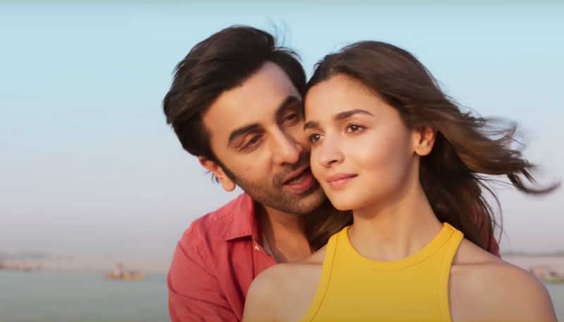 Alia Bhatt, Ranbir Kapoor's romantic picture will make your day; take a look RBA