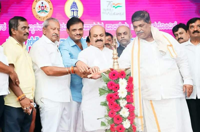 CM Bommai Inaugurates Development Works in Bengaluru Mahalakshmi Lay Out hls 