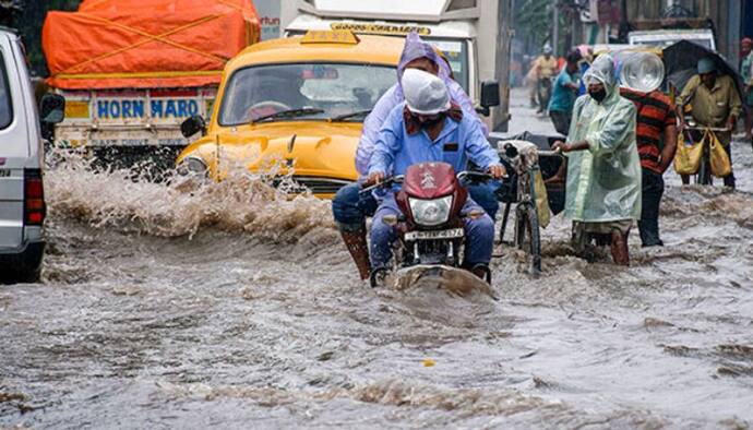  Bike Riding Tips: बारिश में बाइक राइडर्स इन 5 बातों का रखें ध्यान, दुर्घटना से बचने के लिए अपनाएं ये टिप्स