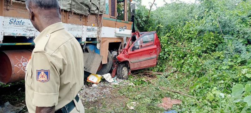 Four Dies In Car And Lorry Accident at Raichur District rbj