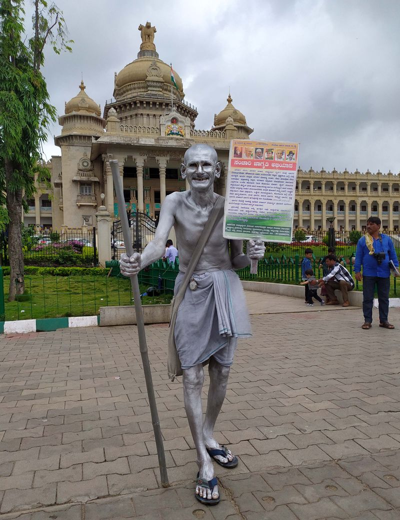 awareness about the seven wonders campaign of karnataka by a Gandhi impersonator gvd