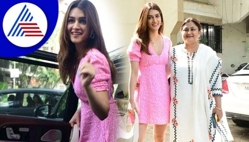 Kriti Sanons spends her day in saloon with her mom vcs 