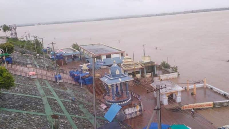 Godavari water level in Telangana's Bhadrachalam reaches 54.7 feet lns