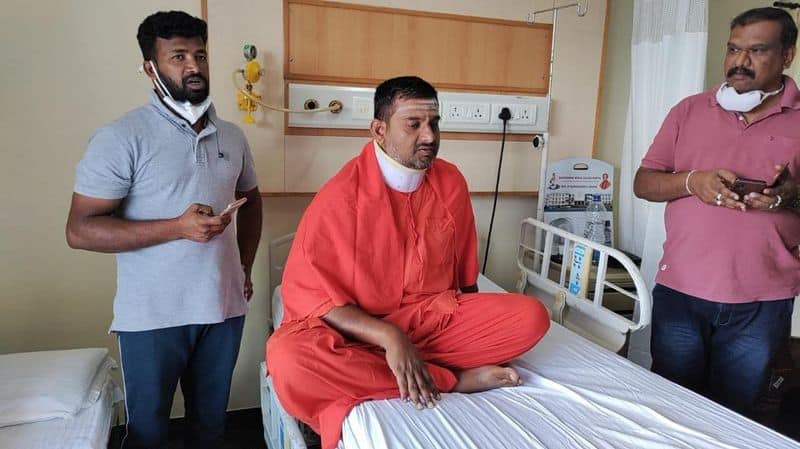 vijayapura-ganiga-vanashree Swamiji Injured In Bus Accident at ilkal rbj