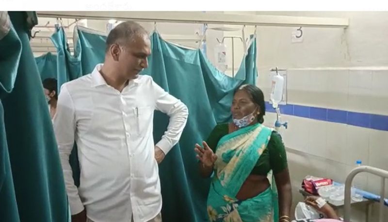  elder woman praises fecilities in govt hospitals in telangana infront of minister harish rao