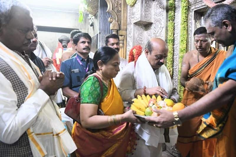 Along with Family CM Bommai Visit Chamundi hill hls 