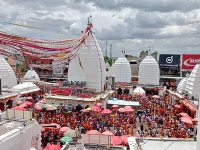 देवघर में रोजाना हजारो कावंरियों की बोल बम के नारों के साथ कर रहे जलाभिषेक,भक्तोंकी गिनती करने की ट्रिक है खास