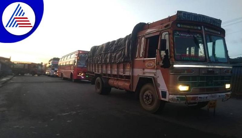 Traffic Jam in Charmadi Ghat Due to Tanker Lock in Chikkamagaluru grg