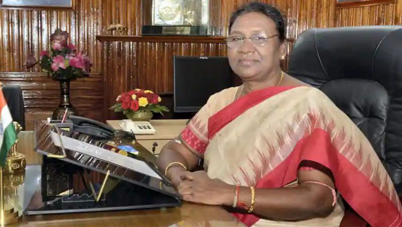 President  Draupadi Murmu  meeting  with  keshav memorial  students in Hyderabad