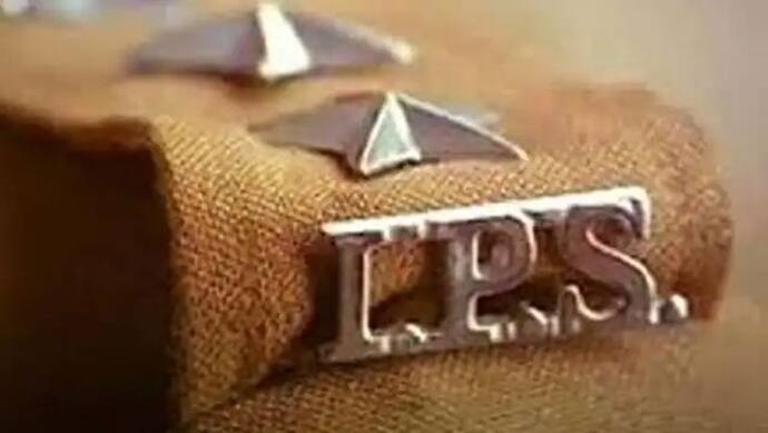 यूपी में 18 IPS अफसरों के हुए तबादले, डायल 112 और साइबर क्राइम समेत अन्य विभागों में DIG के पद पर मिली तैनाती