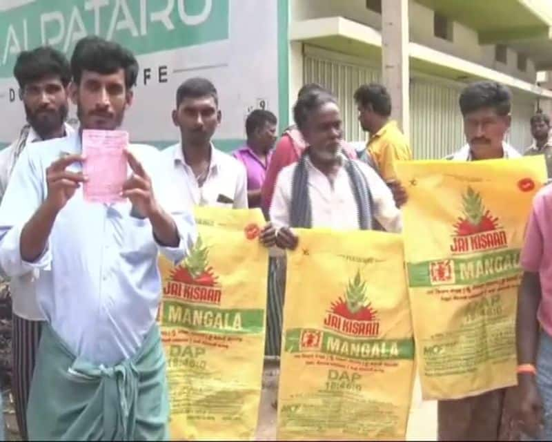 fake dap fertilizer Selling In agriculture minister bc patil in charge district Chitradurga rbj