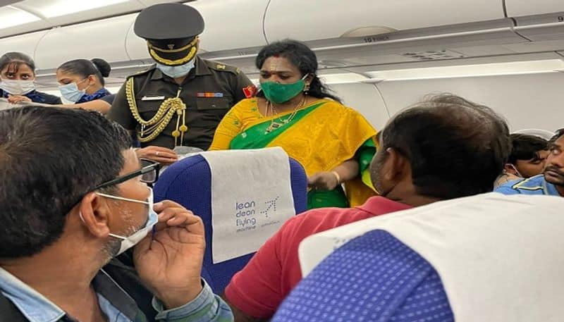 TS Governor Tamilisai Soundararajan Treats sick passenger in the plane