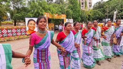 द्रोपदी मुर्मू के शपथ लेने के दौरान खुशी से झूमते रहे आदिवासी लोग, देखें समारोह की खास 10 तस्वीरें